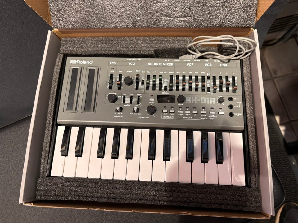 Roland SH-01A + K-25M | Blocket