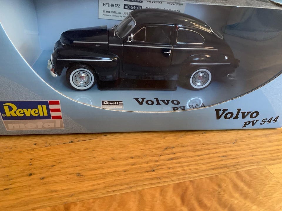 Revell Volvo PV544 modellbil 1:18 svart | Blocket