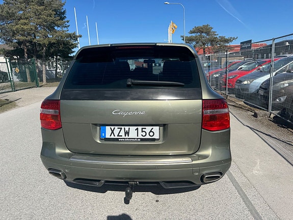 Porsche Cayenne 12 of 24