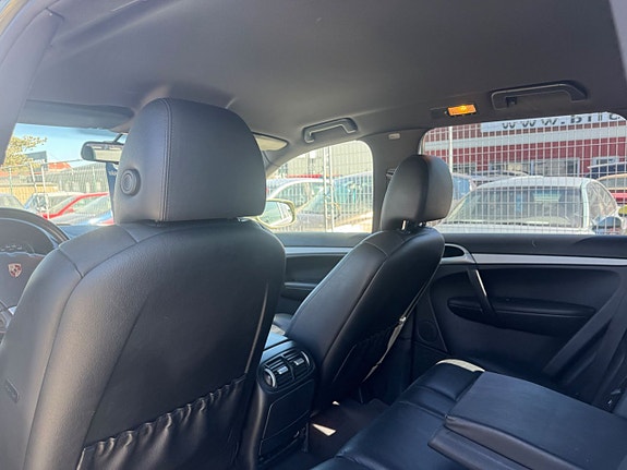 Porsche Cayenne 22 of 24