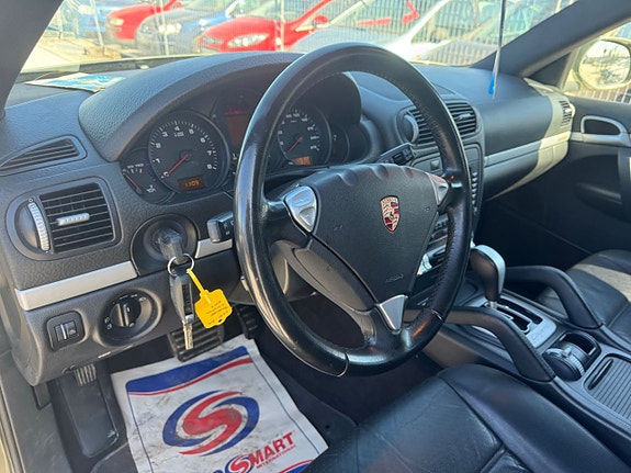 Porsche Cayenne 24 of 24