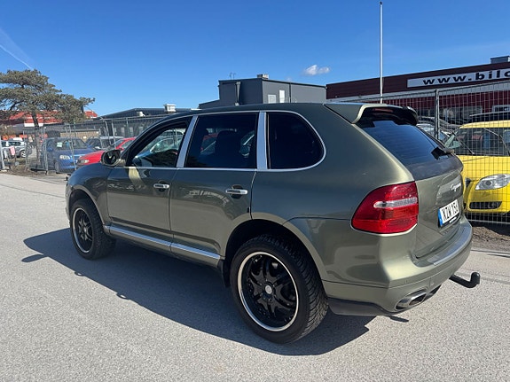 Porsche Cayenne 15 of 24