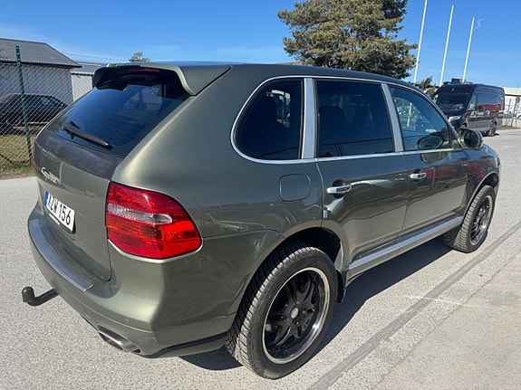 Porsche Cayenne 14 of 24