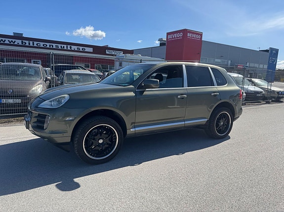 Porsche Cayenne 5 of 5