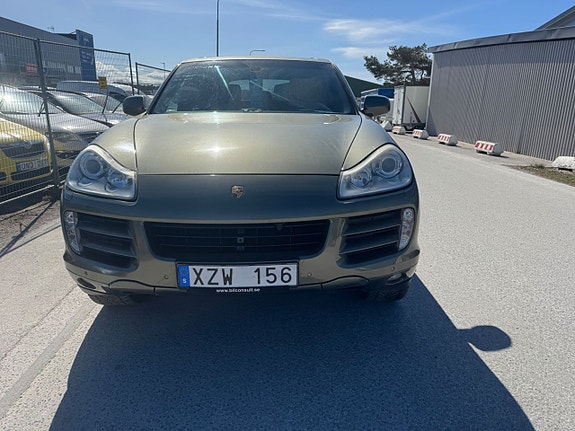 Porsche Cayenne 8 of 24
