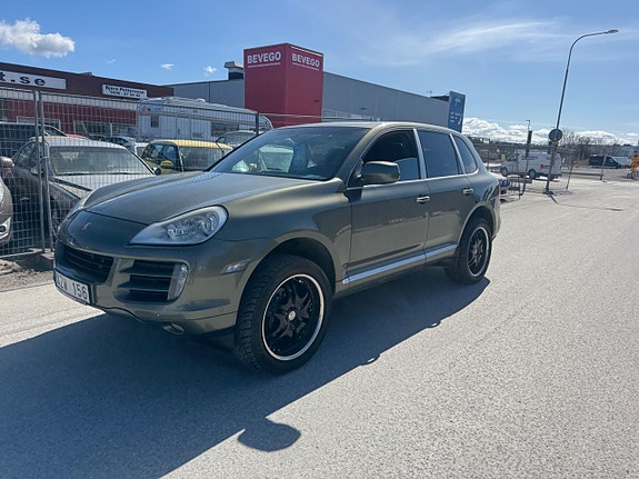 Porsche Cayenne 7 of 24