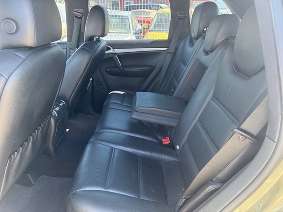 Porsche Cayenne 18 of 24