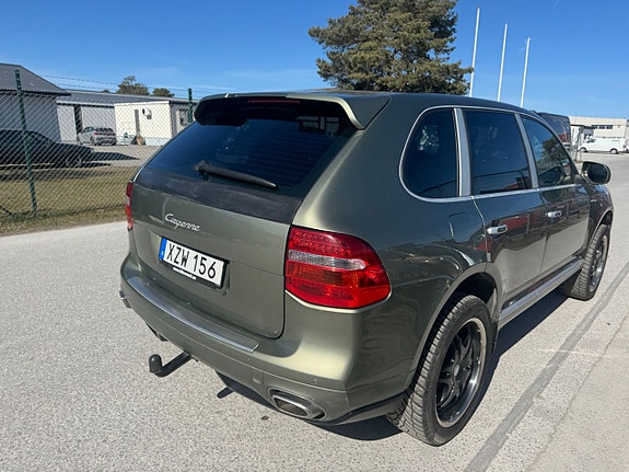 Porsche Cayenne 13 of 24