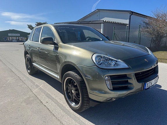 Porsche Cayenne 9 of 24