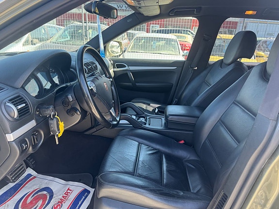 Porsche Cayenne 19 of 24