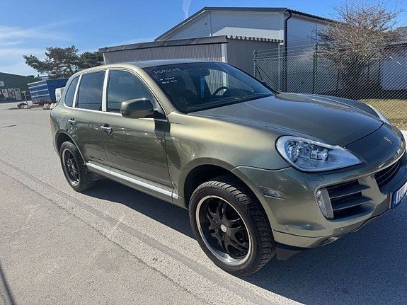 Porsche Cayenne 10 of 24