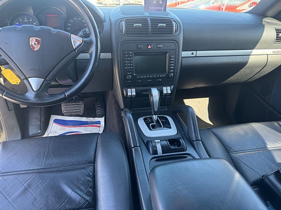 Porsche Cayenne 21 of 24