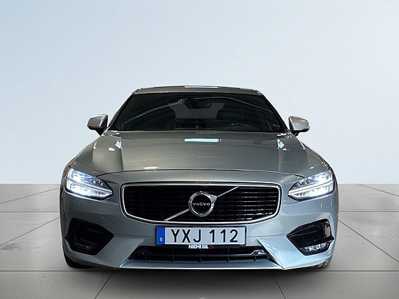 Volvo S90 2 of 22