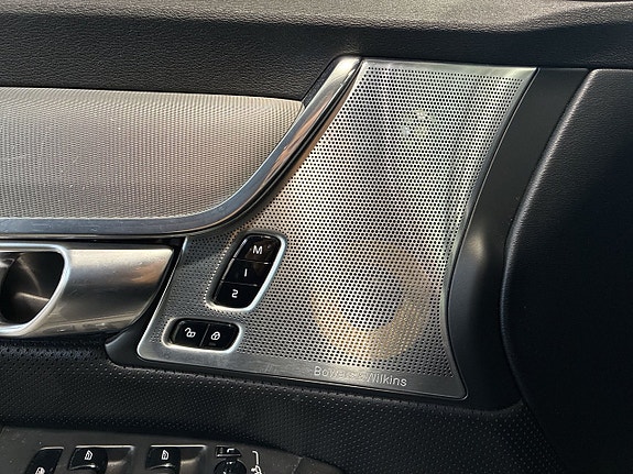 Volvo S90 18 of 22