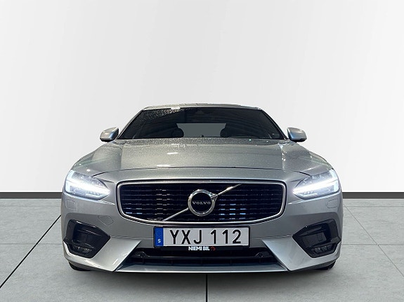 Volvo S90 2 of 5