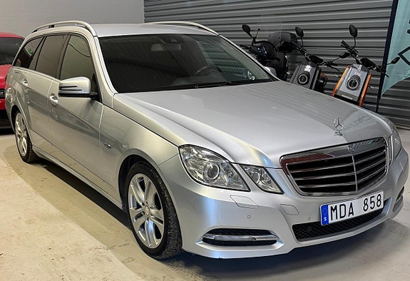 Mercedes-Benz E220 4 of 5