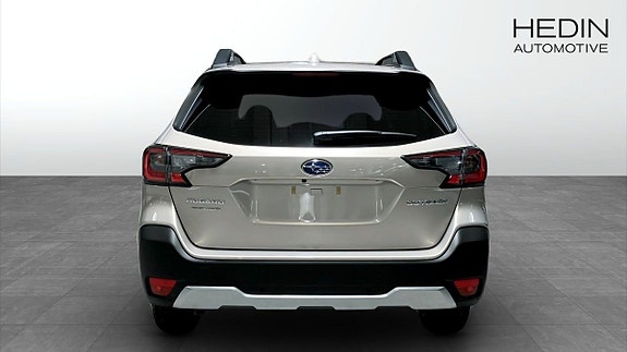 Subaru Outback 7 of 12
