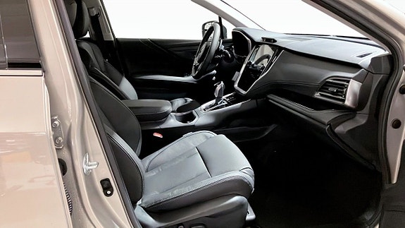 Subaru Outback 3 of 12