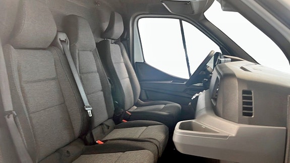 Nissan Interstar 3 of 12