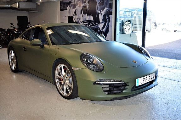 Porsche 911 Carrera S 2 of 5