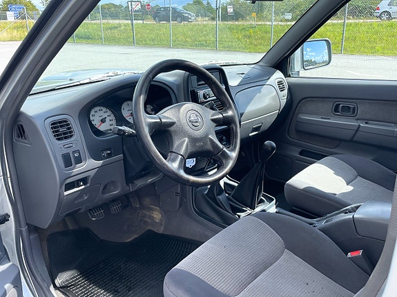 Nissan King Cab 8 of 9