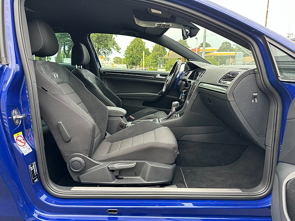 Volkswagen Golf VII 21 of 25