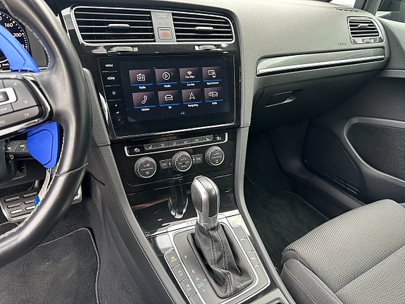 Volkswagen Golf VII 18 of 25