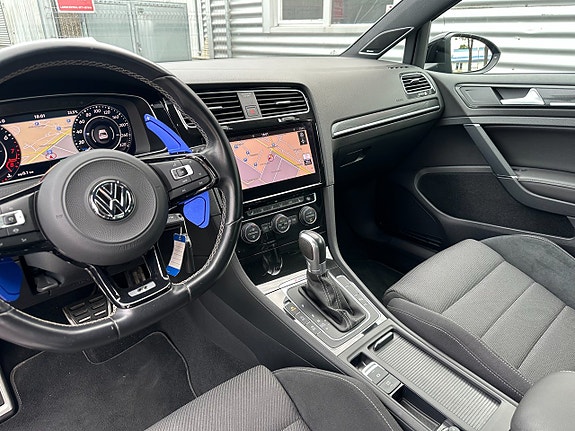 Volkswagen Golf VII 14 of 25
