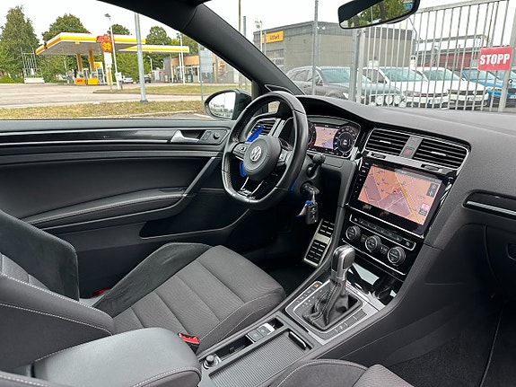 Volkswagen Golf VII 20 of 25