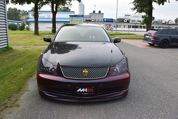Toyota Crown 8 of 16