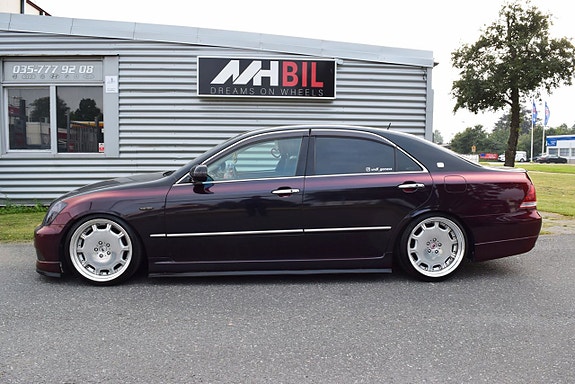 Toyota Crown 3 of 16