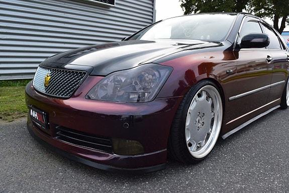 Toyota Crown 2 of 16