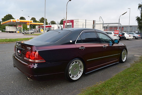 Toyota Crown 6 of 16