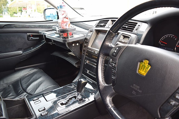 Toyota Crown 13 of 16