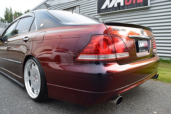 Toyota Crown 16 of 16