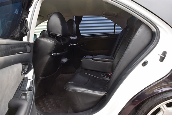 Toyota Crown 14 of 16
