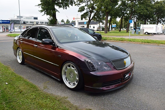 Toyota Crown 7 of 16