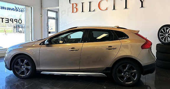 Volvo V40 Cross Country 3 of 5