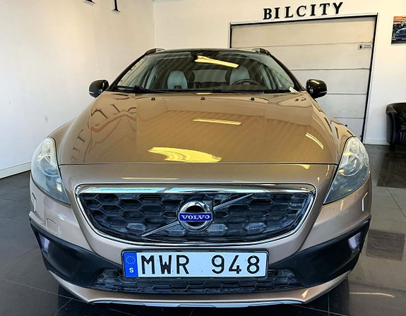 Volvo V40 Cross Country 2 of 5