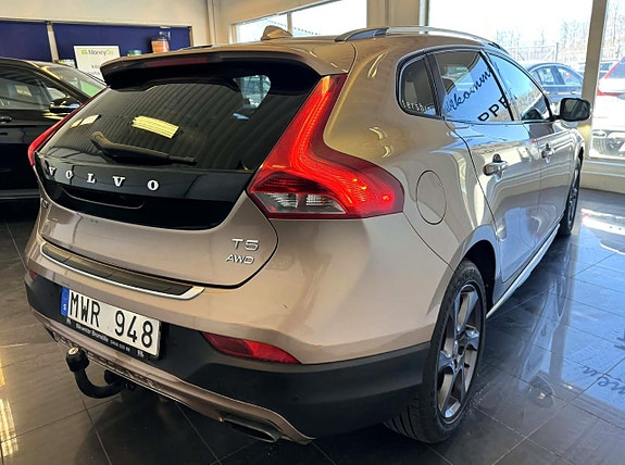 Volvo V40 Cross Country 4 of 5