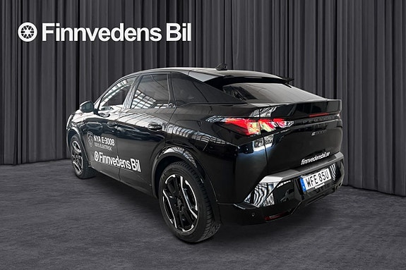 Peugeot e-3008 8 of 30