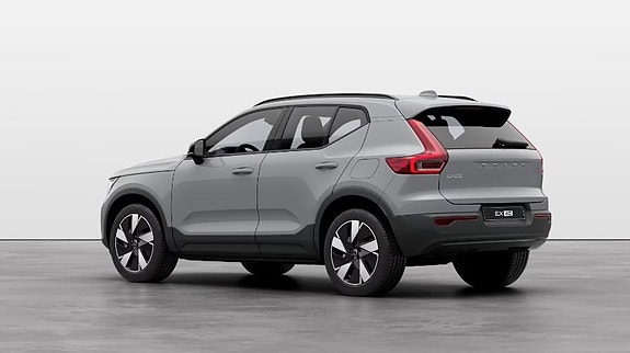 Volvo EX40 3 of 5