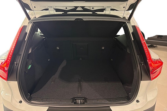 Volvo EX40 7 of 12