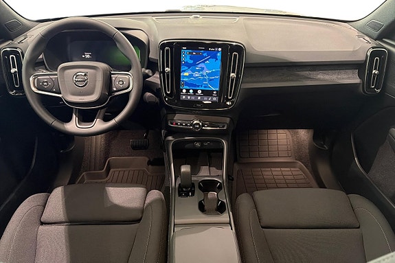 Volvo EX40 8 of 12