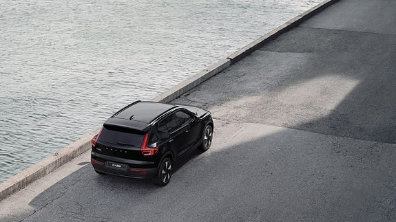 Volvo EX40 9 of 16
