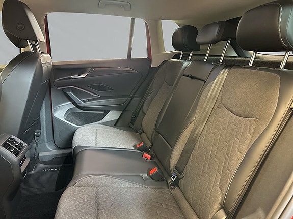 Volkswagen Tiguan 5 of 10