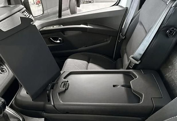 Renault Trafic 6 of 11