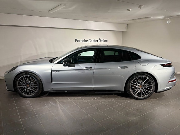 Porsche Panamera 4 4 of 5