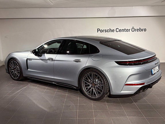 Porsche Panamera 4 2 of 5