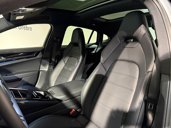 Porsche Panamera 4 9 of 15